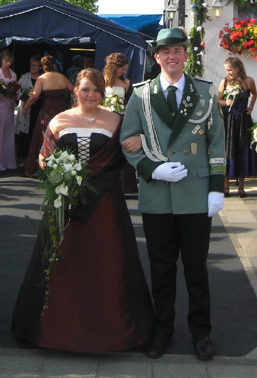 Prinzessin 2007 Anna Kebrich mit ihrem Begleiter Thorsten Hompesch vor der Knungsmesse.