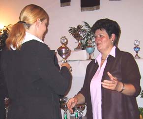 Marlene Kleefisch mit Silke Tremanns von St. Josef Mllendorf